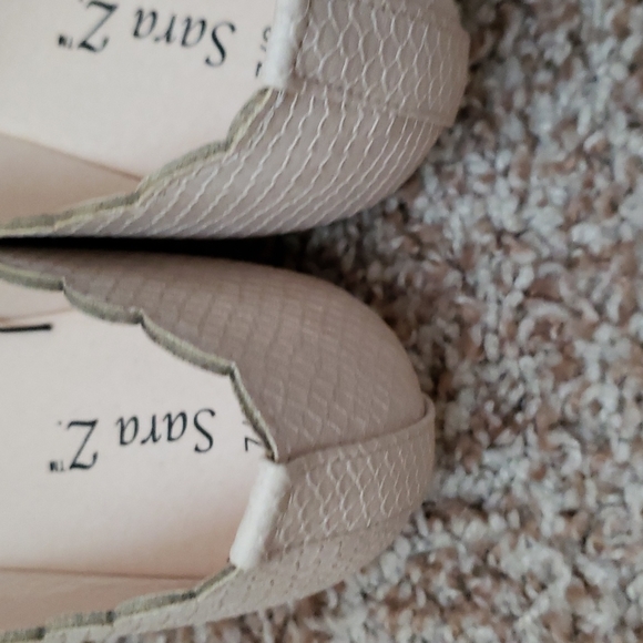 NEW Sara Z  Cream Color Shoes - Picture 4 of 8